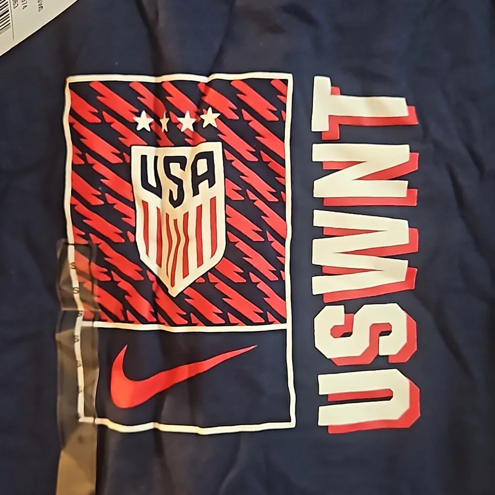 Nike Youth USWNT 2023 Logo Navy T-Shirt: NEW WITH TAGS: SIZE S